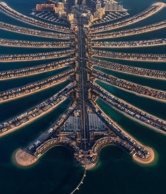 Palm Jumeirah - Man-Made Islands of Dubai